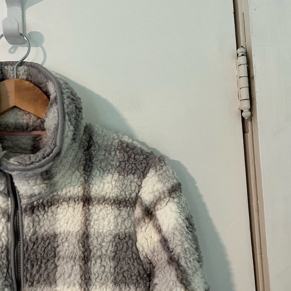Abercombie Soft A&F Gray Plaid Sherpa Quarter Zip Pullover - Picture 5 of 10